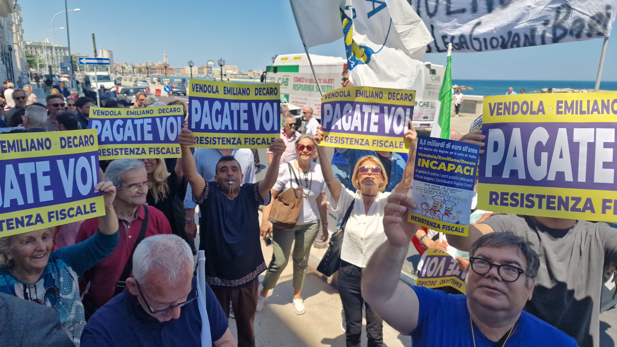 bari, centrodestra in piazza contro decaro: no al salasso fiscale sulla sanità immagine