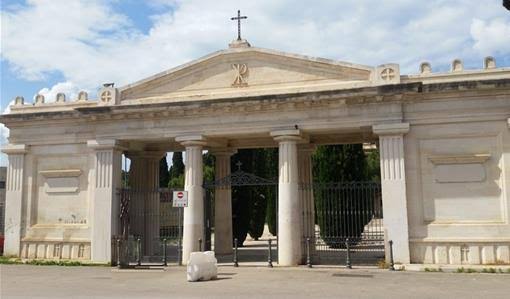 Bari, visite turistiche nel cimitero, il no di Carrieri: "Leccese pensi alla manutenzione" cimitero monumentale bari